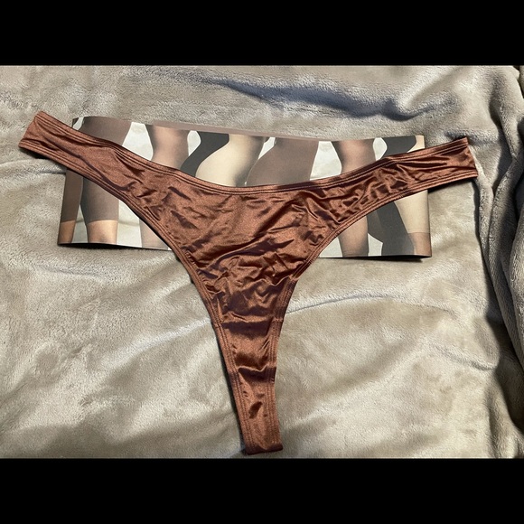NWT SKIMS (2 PAIRS) SATIN STRETCH THONG - Picture 8 of 14